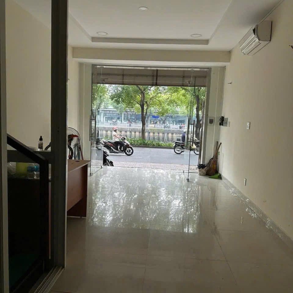Bán nhà mặt tiền 1188 đường Trường Sa, Phường Đức Nhuận, Quận Phú Nhuận
