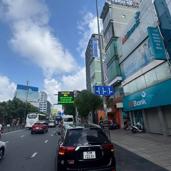 Bán nhà mặt tiền Nguyễn Văn Trỗi, Phường 15, Quận Phú Nhuận