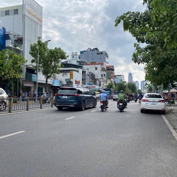 Bán nhà mặt tiền Lý Thái Tổ,  P10, Quận 10
