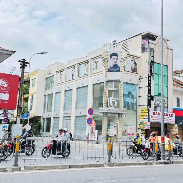 Bán nhà mặt tiền Phan Đăng Lưu, Phường Cầu Kiệu, Quận Phú Nhuận