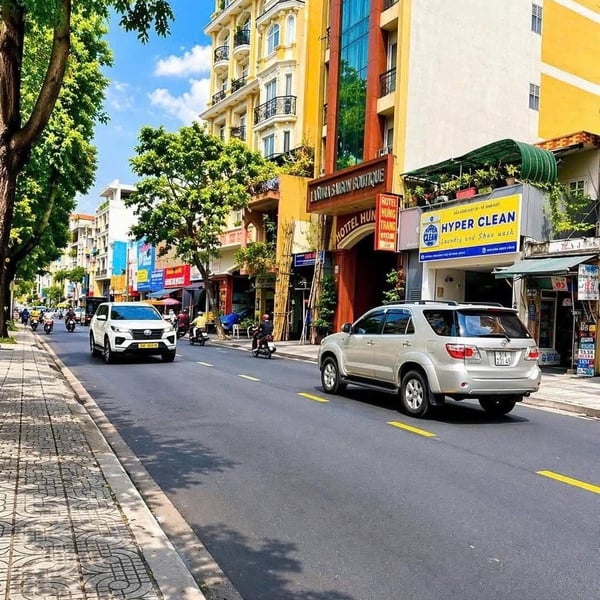 Bán khách sạn mặt tiền đường Nguyễn Thái Bình, P4, Quận Tân Bình