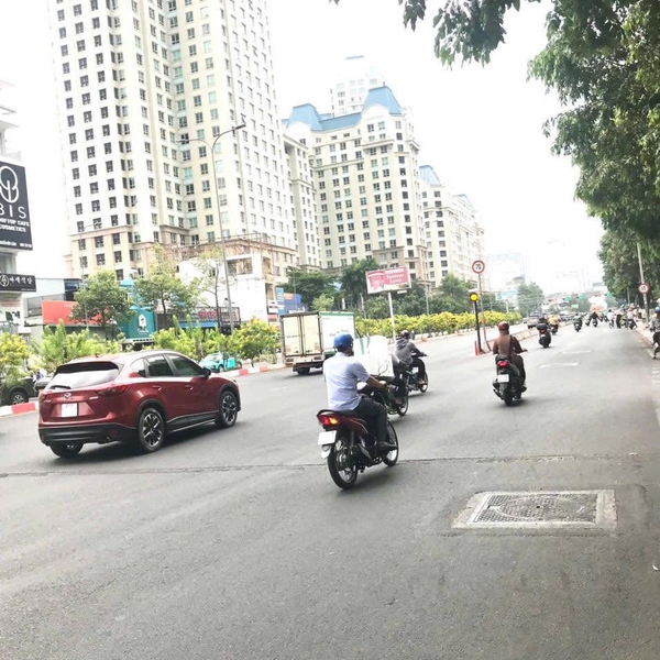 Bán nhà mặt tiền Nguyễn Hữu Cảnh, P22, Quận Bình Thạnh