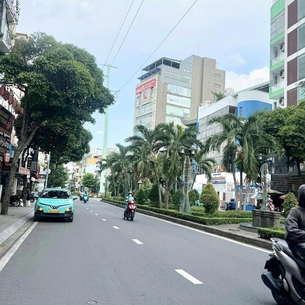 Bán nhà mặt tiền Phan Xích Long, Phường 2, Quận Phú Nhuận