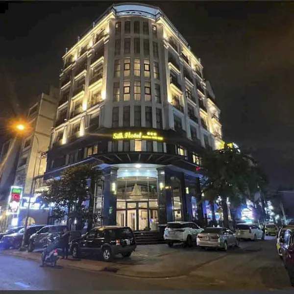 CẦN BÁN KHÁCH SẠN GÓC 2MT HỒNG HÀ ; NGAY SÂN BAY TÂN SƠN NHẤT