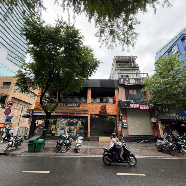 BÁN CĂN GÓC 2MT SỐ 11 LÊ THÁNH TÔN, P. BẾN NGHÉ , QUẬN 1, TP HCM