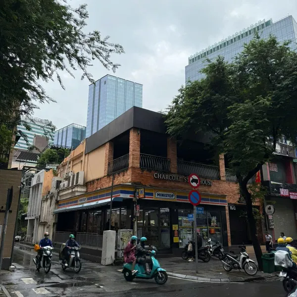 BÁN CĂN GÓC 2MT SỐ 11 LÊ THÁNH TÔN, P. BẾN NGHÉ , QUẬN 1, TP HCM