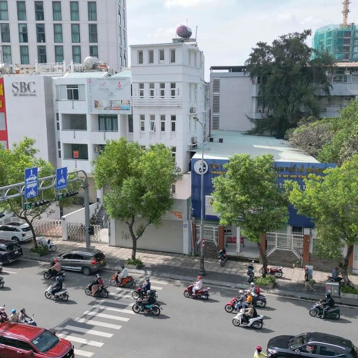 Bán toà nhà mặt tiền Nguyễn Văn Trỗi, Phường 10, Quận Phú Nhuận