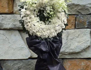 Top 3 mẫu hoa đám tang đẹp và ý nghĩa