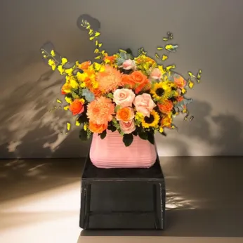 GIỎ HOA TONE VÀNG CAM THEO PHONG CÁCH HIỆN ĐẠI - HG008