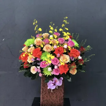 GIỎ HOA HỒNG MIX THEO PHONG CÁCH HIỆN ĐẠI - HG004