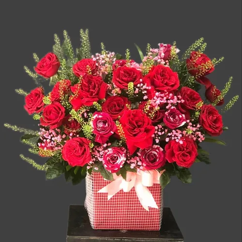 GIỎ HOA HỒNG ĐỎ MIX THEO PHONG CÁCH HIỆN ĐẠI - HG007