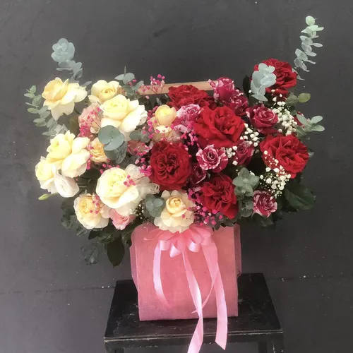 GIỎ HOA HỒNG MIX THEO PHONG CÁCH HIỆN ĐẠI - HG002