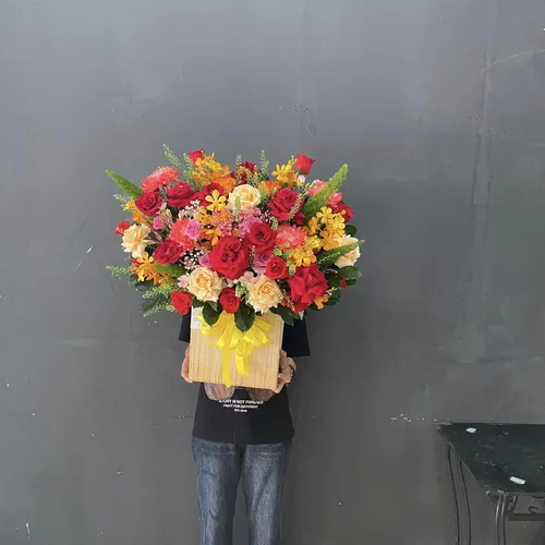 GIỎ HOA HỒNG MIX THEO PHONG CÁCH HIỆN ĐẠI - HG003