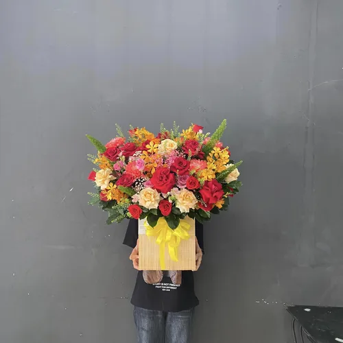 GIỎ HOA HỒNG MIX THEO PHONG CÁCH HIỆN ĐẠI - HG003