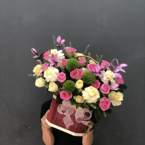 GIỎ HOA HỒNG MIX THEO PHONG CÁCH HIỆN ĐẠI - HG005