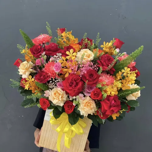 GIỎ HOA HỒNG MIX THEO PHONG CÁCH HIỆN ĐẠI - HG003