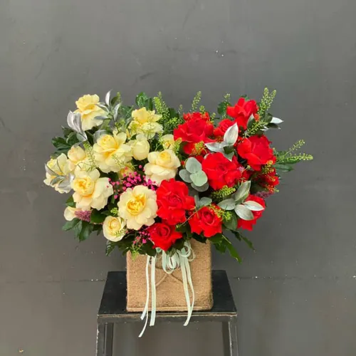 GIỎ HOA HỒNG MIX THEO PHONG CÁCH HIỆN ĐẠI - HG002