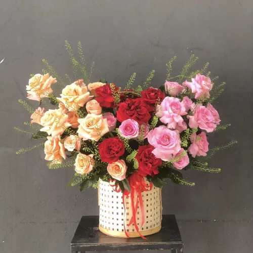 GIỎ HOA HỒNG MIX THEO PHONG CÁCH HIỆN ĐẠI - HG006