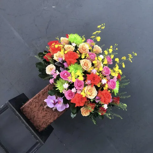 GIỎ HOA HỒNG MIX THEO PHONG CÁCH HIỆN ĐẠI - HG004