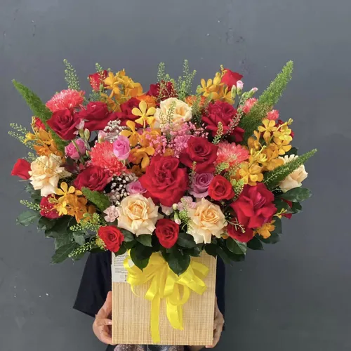 GIỎ HOA HỒNG MIX THEO PHONG CÁCH HIỆN ĐẠI - HG003