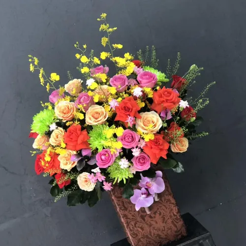 GIỎ HOA HỒNG MIX THEO PHONG CÁCH HIỆN ĐẠI - HG004