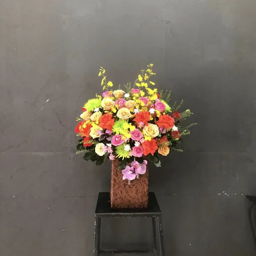 GIỎ HOA HỒNG MIX THEO PHONG CÁCH HIỆN ĐẠI - HG004