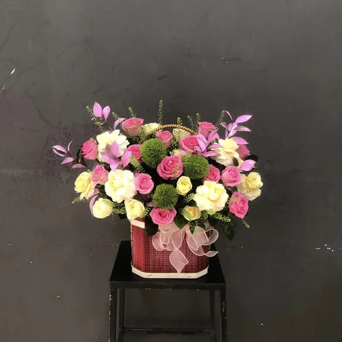 GIỎ HOA HỒNG MIX THEO PHONG CÁCH HIỆN ĐẠI - HG005