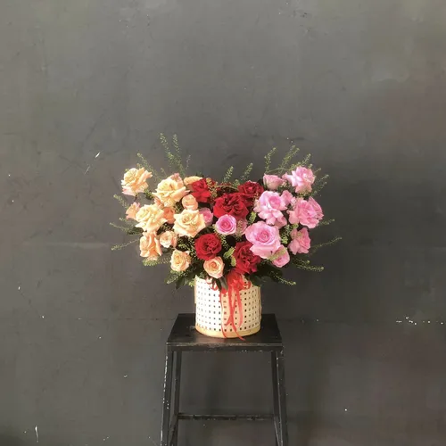 GIỎ HOA HỒNG MIX THEO PHONG CÁCH HIỆN ĐẠI - HG006