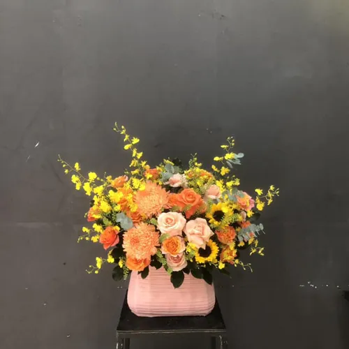 GIỎ HOA TONE VÀNG CAM THEO PHONG CÁCH HIỆN ĐẠI - HG008