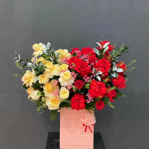 GIỎ HOA HỒNG MIX THEO PHONG CÁCH HIỆN ĐẠI - HG002