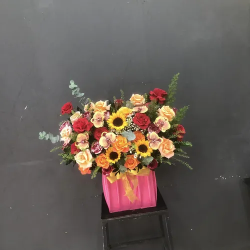 GIỎ HOA MIX MÀU THEO PHONG CÁCH HIỆN ĐẠI - HG011