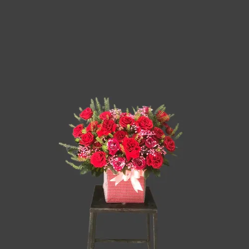 GIỎ HOA HỒNG ĐỎ MIX THEO PHONG CÁCH HIỆN ĐẠI - HG007