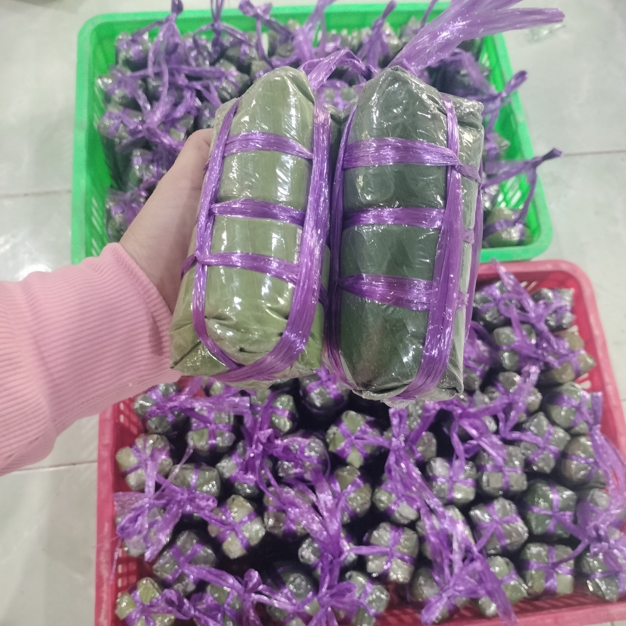 đóng gói bao bì chả lụa.