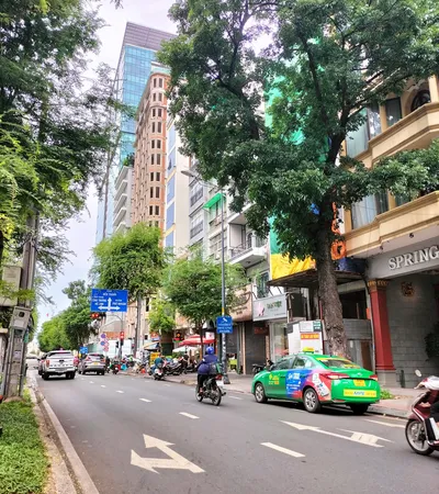 Bán nhà 42 Lê Thánh Tôn Phường Sài Gòn, TP.HCM - Hầm 9 lầu