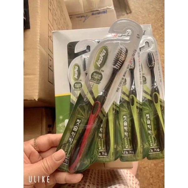 BÀN CHẢI ĐÁNH RĂNG NGƯỜI LỚN KAKA THAN HOẠT TÍNH LÔNG MỀM