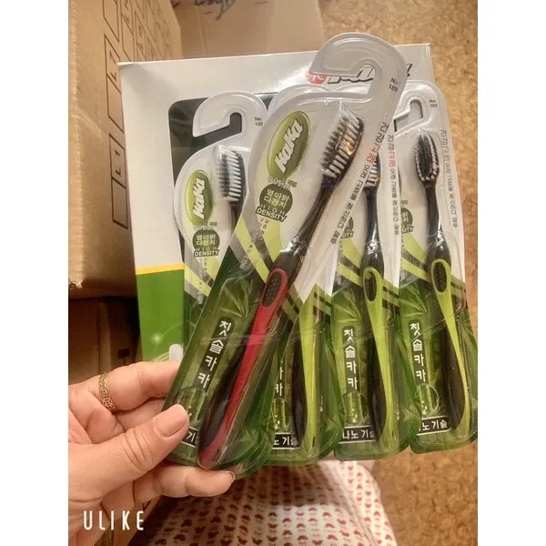 BÀN CHẢI ĐÁNH RĂNG NGƯỜI LỚN KAKA THAN HOẠT TÍNH LÔNG MỀM