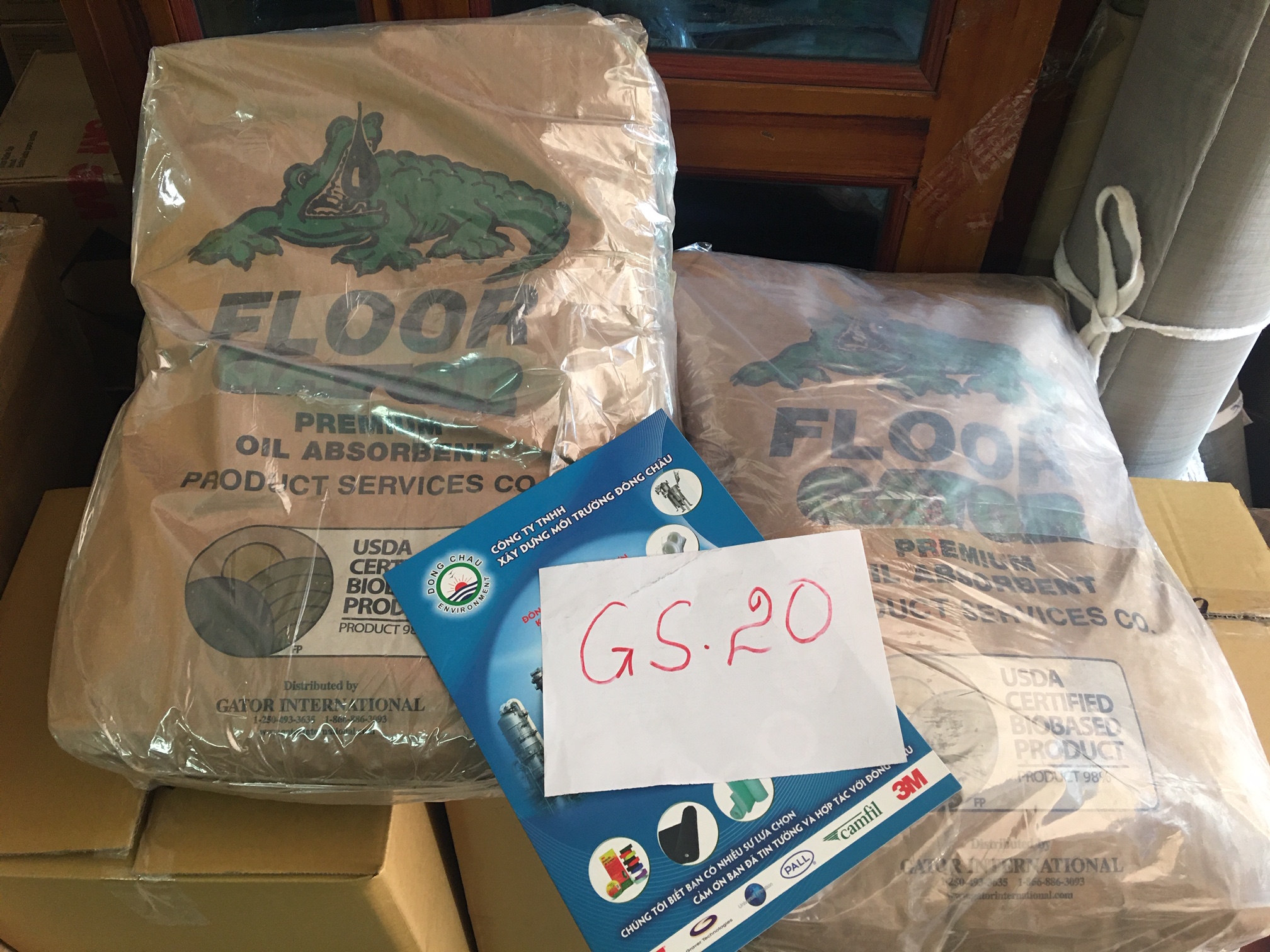 Bao xơ thấm hút HÓA CHẤT GS20 Floor Gator phân phối GS20 Floor Gator BỘT thấm hút hóa chất rơi vãi đổ tràn