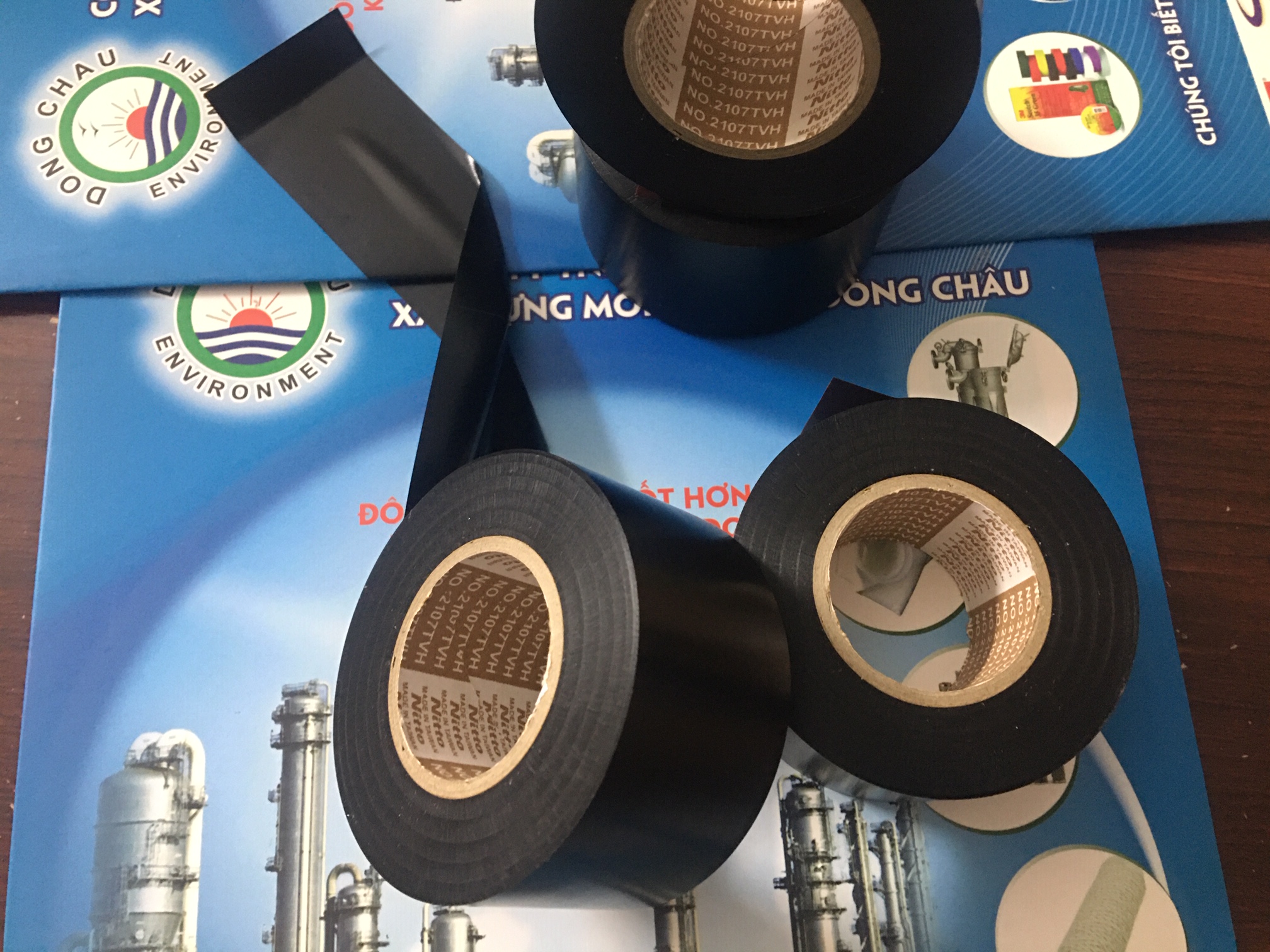 Băng keo cách điện Nitto 2107 quấn cách điện dân dụng, công nghiêp điện thế lên đến 3,5kV đông châu phân phối giá sỉ 2107TV Băng keo điện Nitto màu đen cách điện 3,5kV