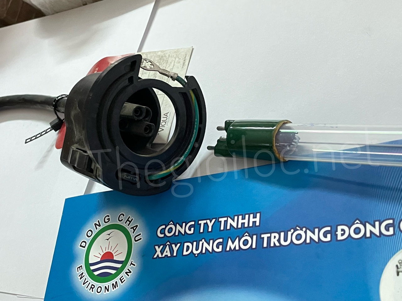 Đầu cắm bóng đèn 3 chấu của Ballast BA-ICE-CL tương thích với bóng đèn Viqua Canada