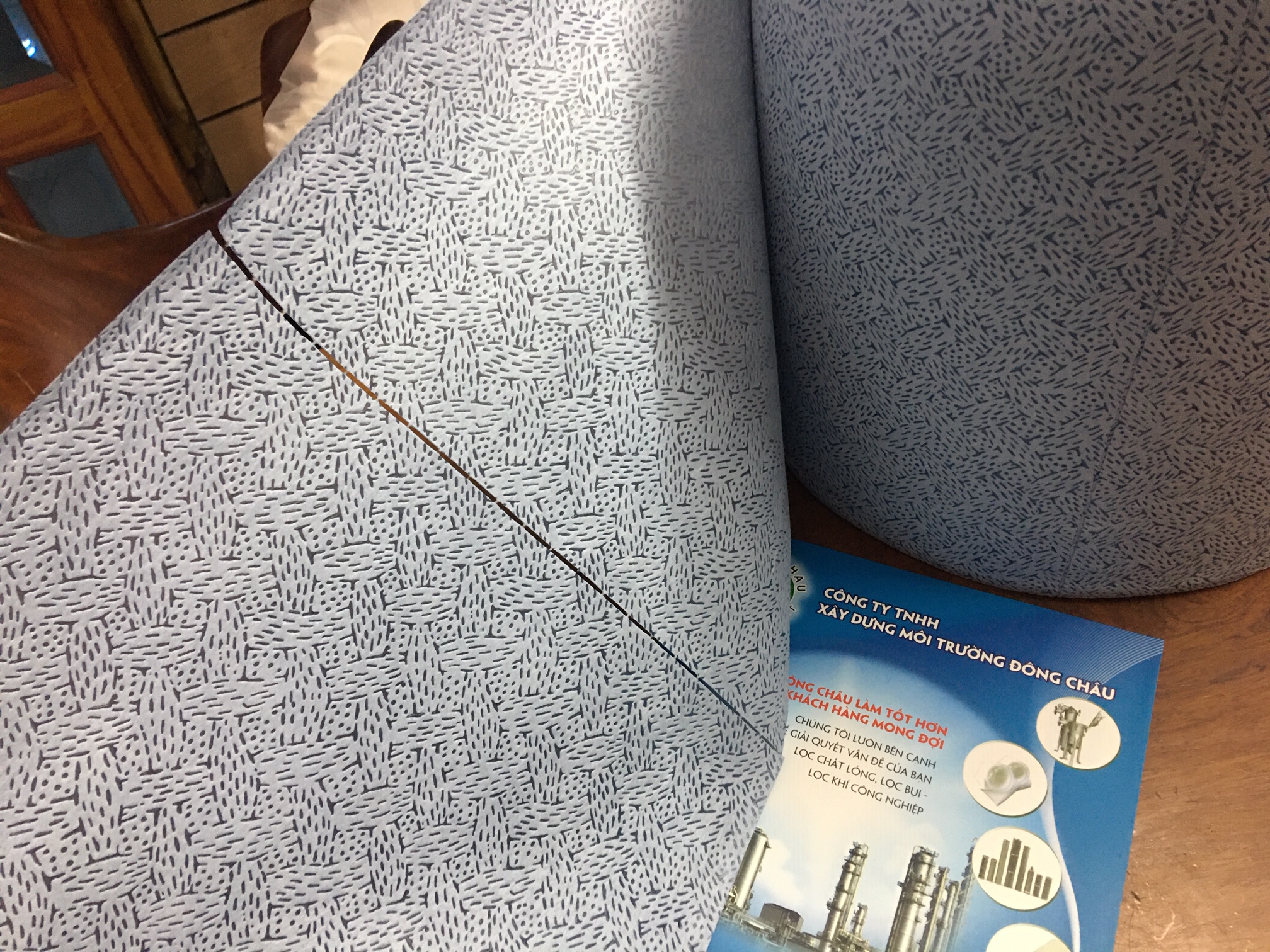 Cuộn giấy có chia đoạn, dễ xé để sử dụng Cuộn giấy có chia đoạn, dễ xé để sử dụng