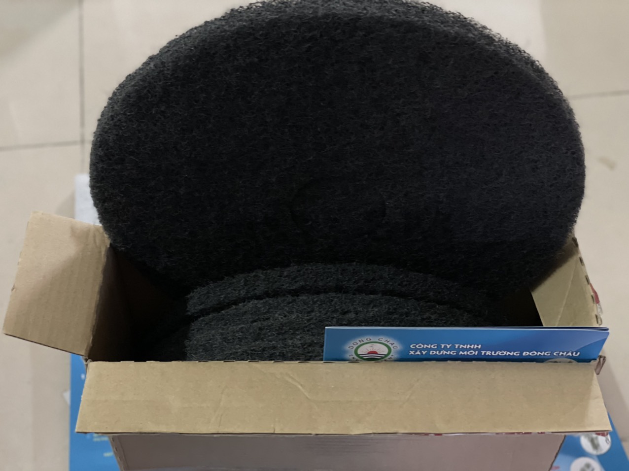 3M 7200 Pad chà sàn Màu Đen các cỡ 16 inch, 17 inch, 18 inch, 20 inch liên hệ đông châu báo giá 3M 7200 Miếng Pad chà sàn màu đen làm sạch hiệu quả