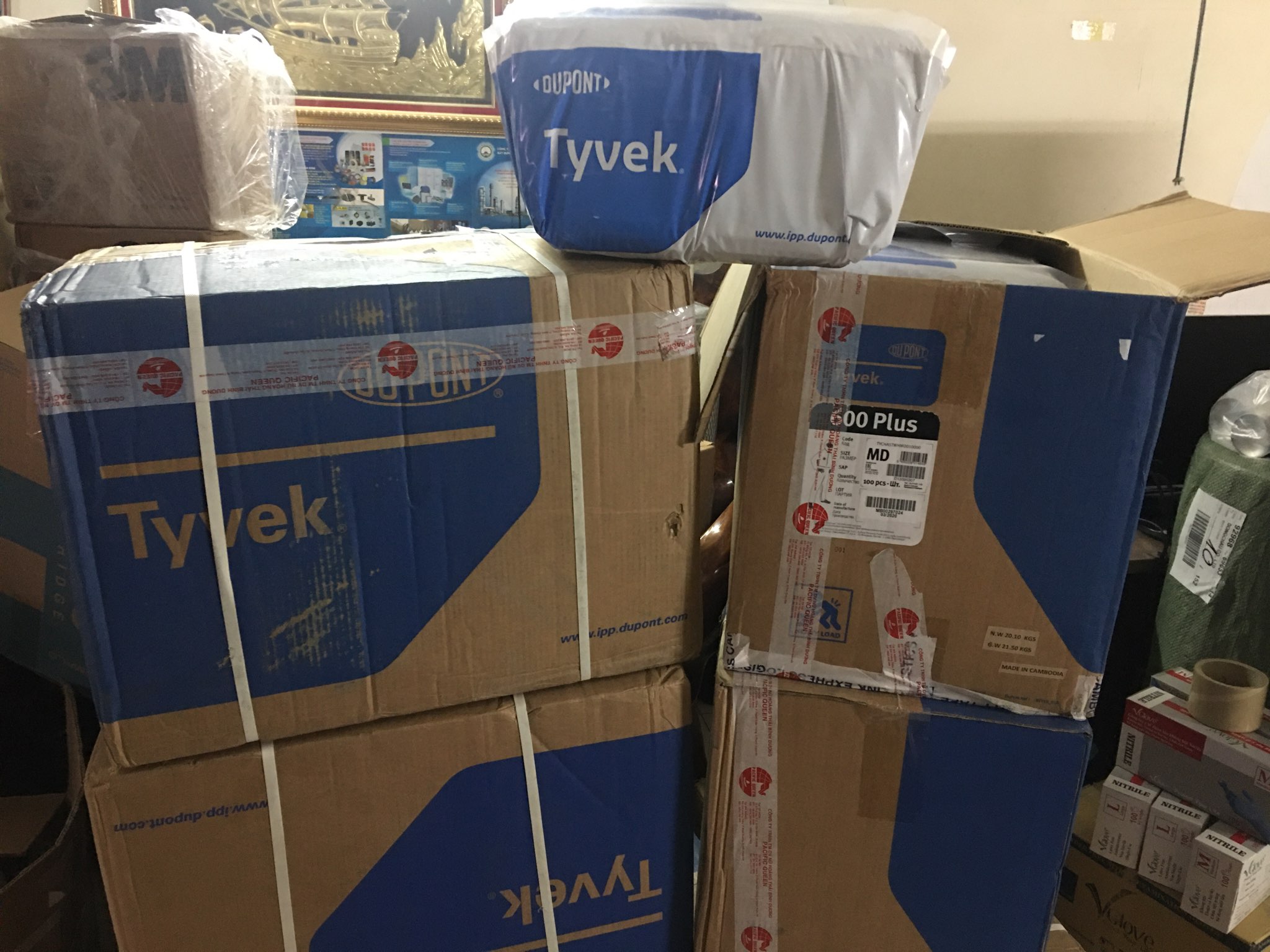 Đông Châu phân phối giá sỉ Bộ quần áo liền quần Tyvek 600 Plus chống dịch, chống hóa chất Đông Châu phân phối giá sỉ Bộ quần áo liền quần Tyvek 600 Plus chống dịch, chống hóa chất