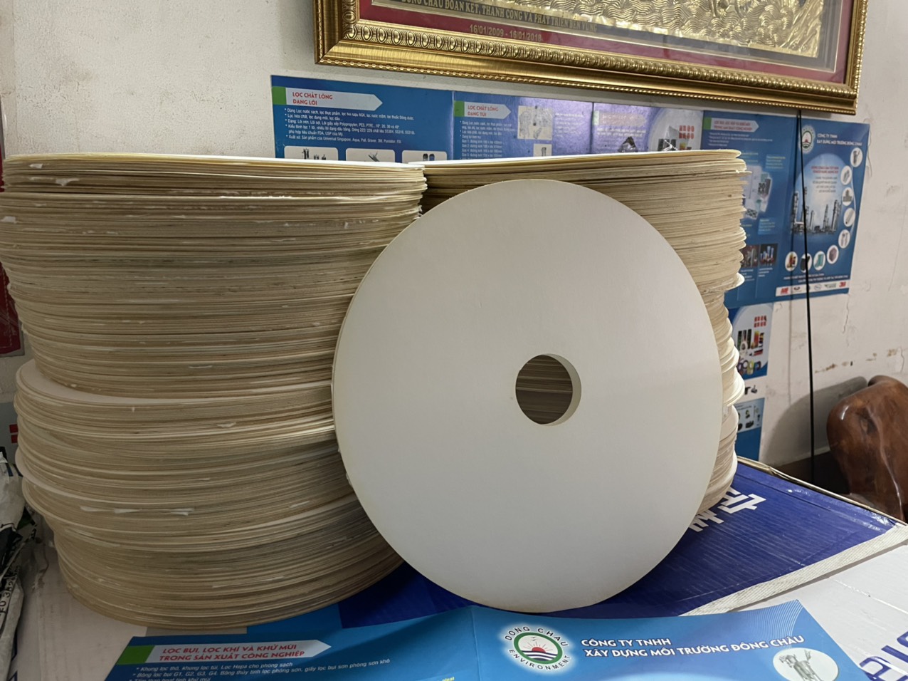 Đông Châu cung cấp phôi giấy và cắt giấy tròn cho máy lọc ly tâm chiết nhựa, máy lọc ly tâm hóa chất, lọc ly tâm dung dịch Đông Châu cung cấp phôi giấy và cắt giấy tròn cho máy lọc ly tâm chiết nhựa, máy lọc ly tâm hóa chất, lọc ly tâm dung dịch