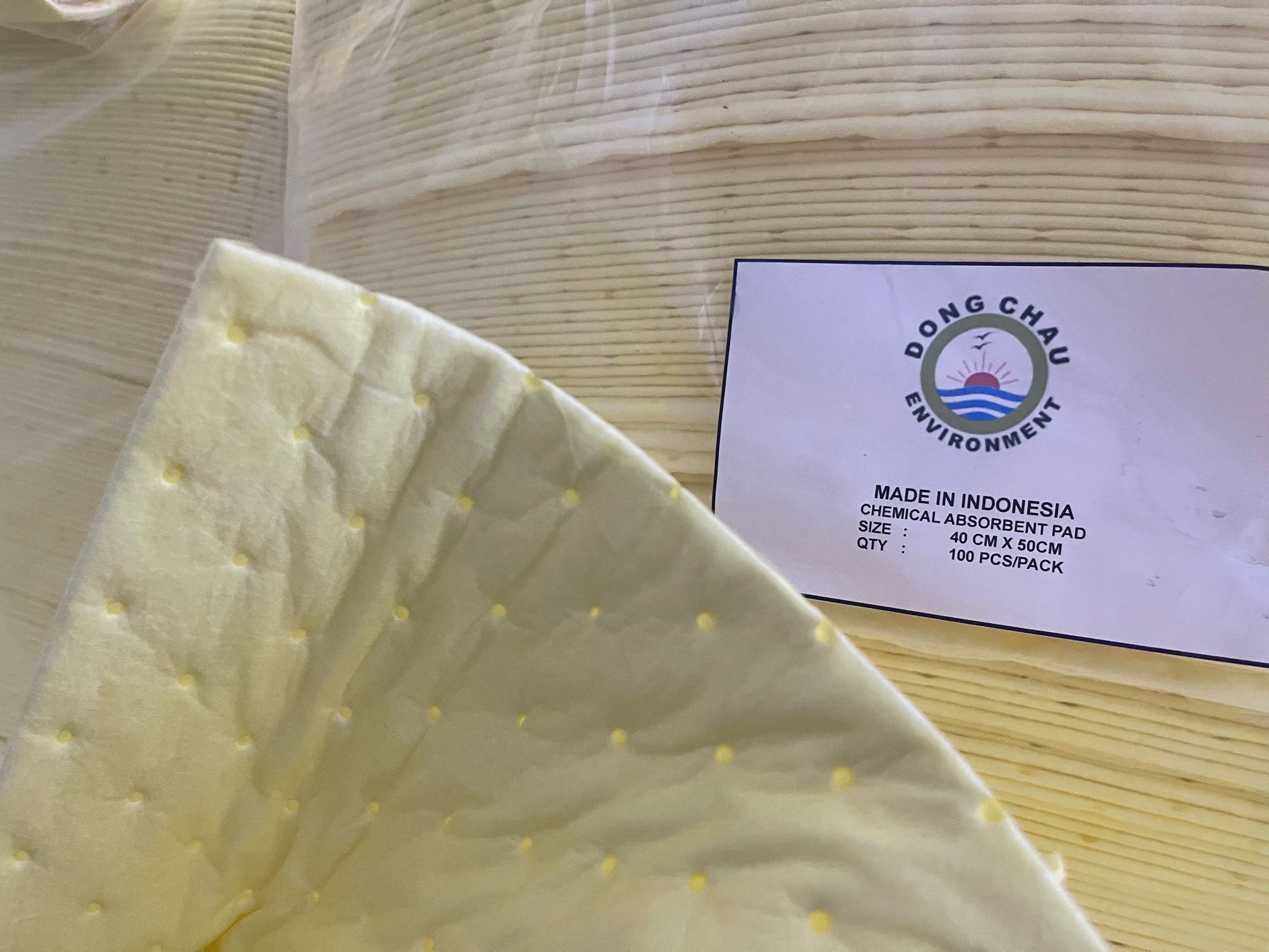 Xử lý hóa chất rò rỉ đổ tràn bằng tấm thấm hút hóa chất Indo Chemical absorbent pad Xử lý hóa chất rò rỉ đổ tràn bằng tấm thấm hút hóa chất Indo Chemical absorbent pad