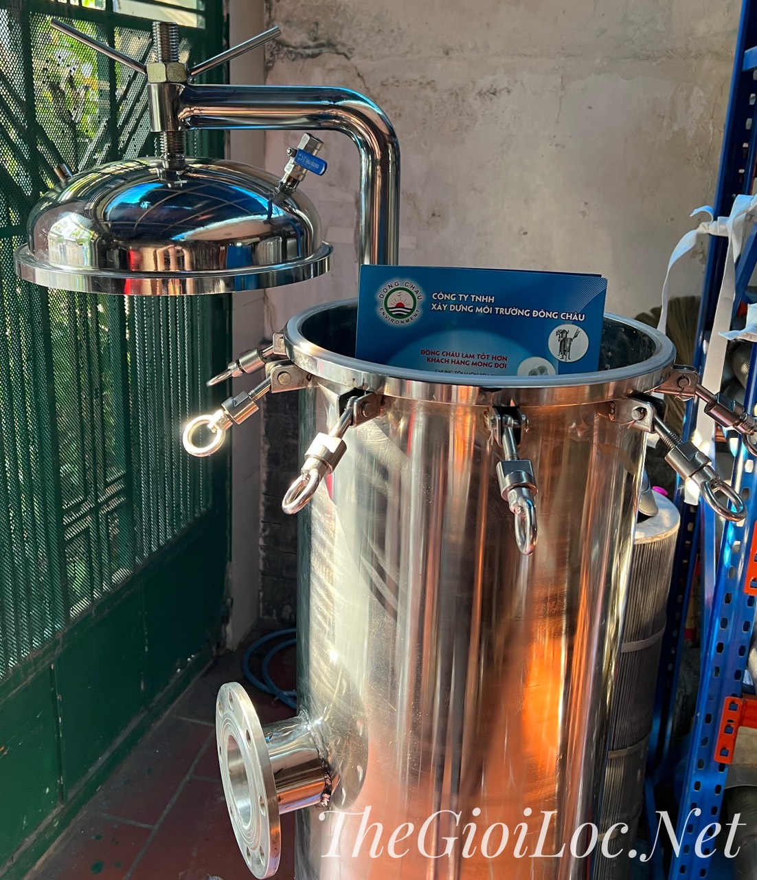 Tháo nắp dễ dàng với cấu tạo nắp xoay, không gian cần rộng Bình lọc lõi nắp xoay dễ thao tác, cần không gian rộng