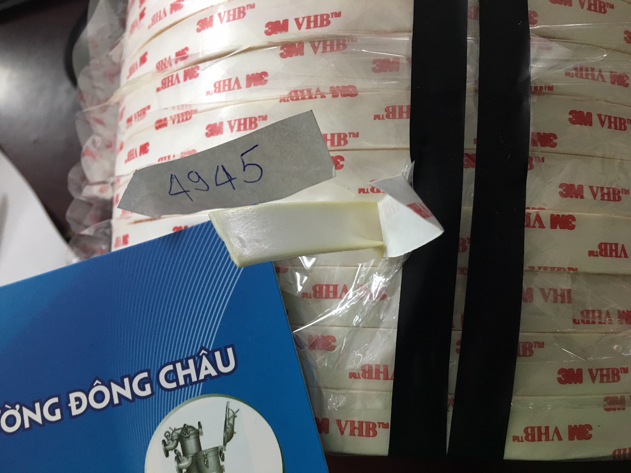 3M VHB 4949 cường lực, dày 1.1mm màu trắng sữa 3M VHB 4949 cường lực, dày 1.1mm màu trắng sữa
