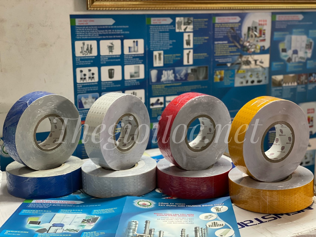 Các loại băng keo phản quang tổ ong màu đơn: màu trắng, màu đỏ, màu vàng, màu xanh Các loại băng keo phản quang tổ ong màu đơn: màu trắng, màu đỏ, màu vàng, màu xanh