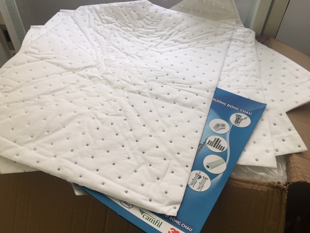 Phân phối giá sỉ tấm thấm hút dầu rò rỉ, hút dầu tràn phân phối giá sỉ Tấm thấm dầu oil absorbent pads lúm đồng tiền dày 3mm