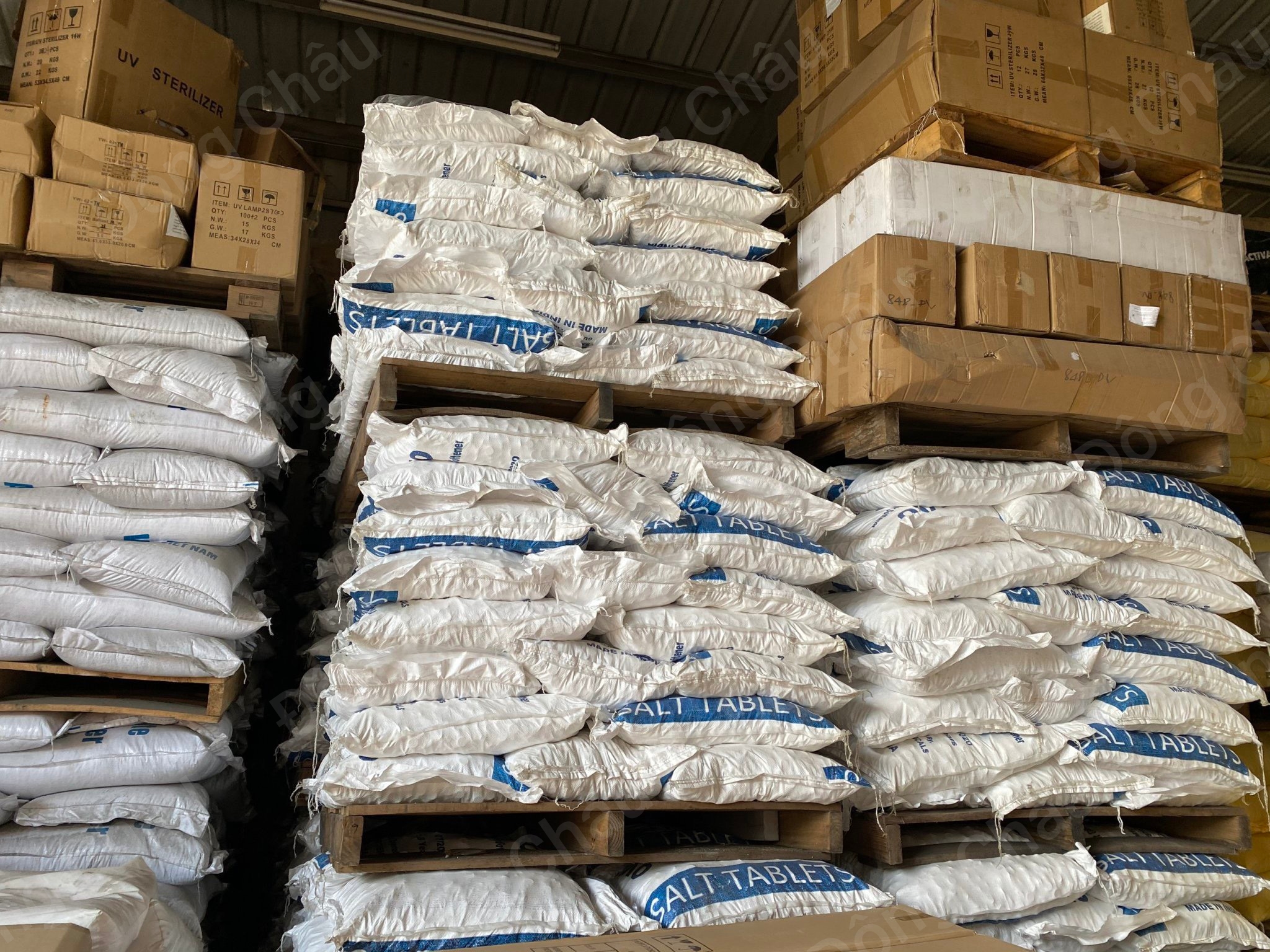 Đông Châu phân phối giá sỉ Muối viên dùng hoàn nguyên hạt nhựa làm mềm nước phân phối giá sỉ Muối hoàn nguyên tái sinh hạt nhựa Na+