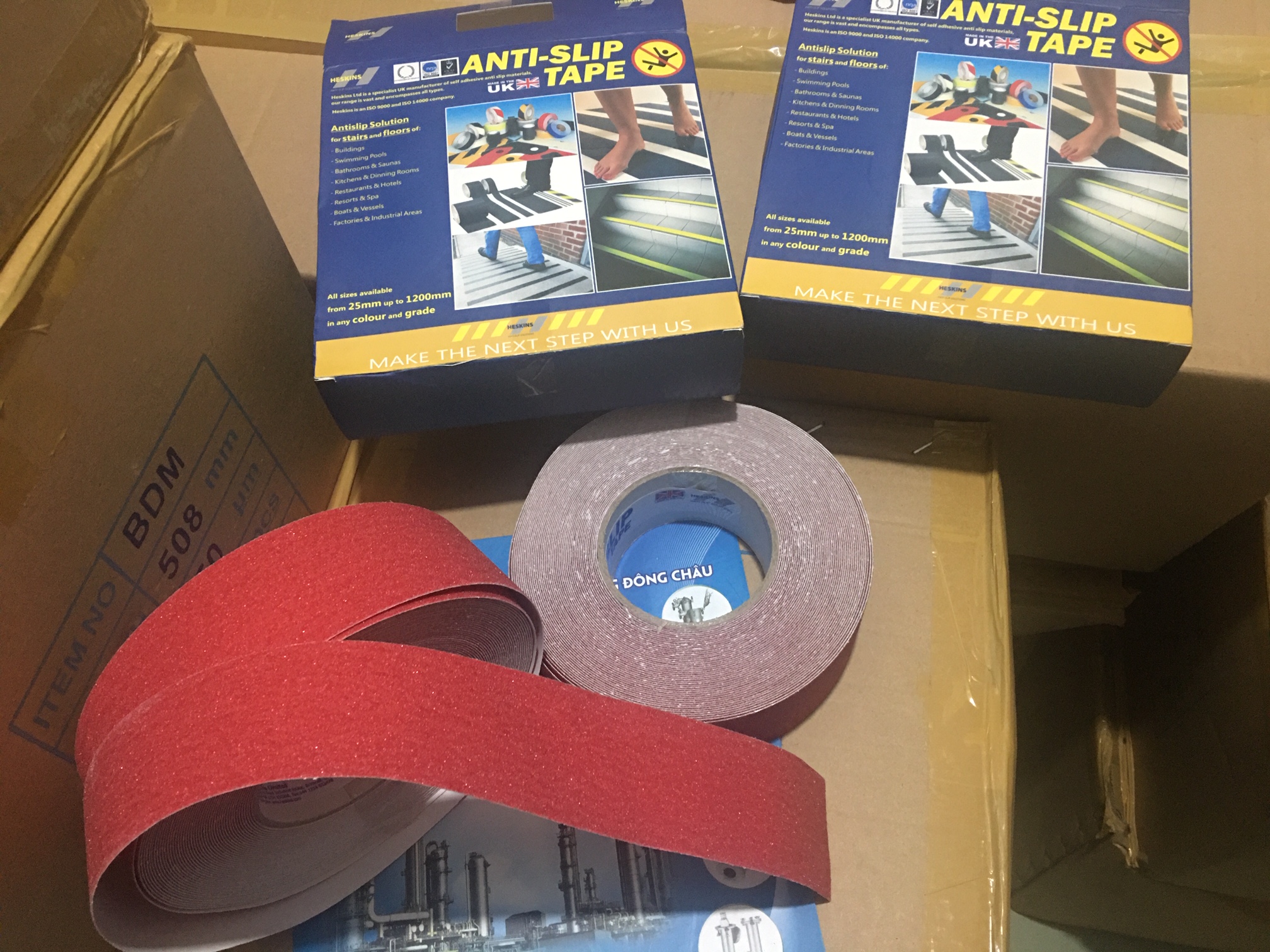 Đông Châu phân phối sỉ băng dính chống trơn trượt Heskin màu đỏ đông châu phân phối giá sỉ Băng keo chống trượt heskins màu đỏ